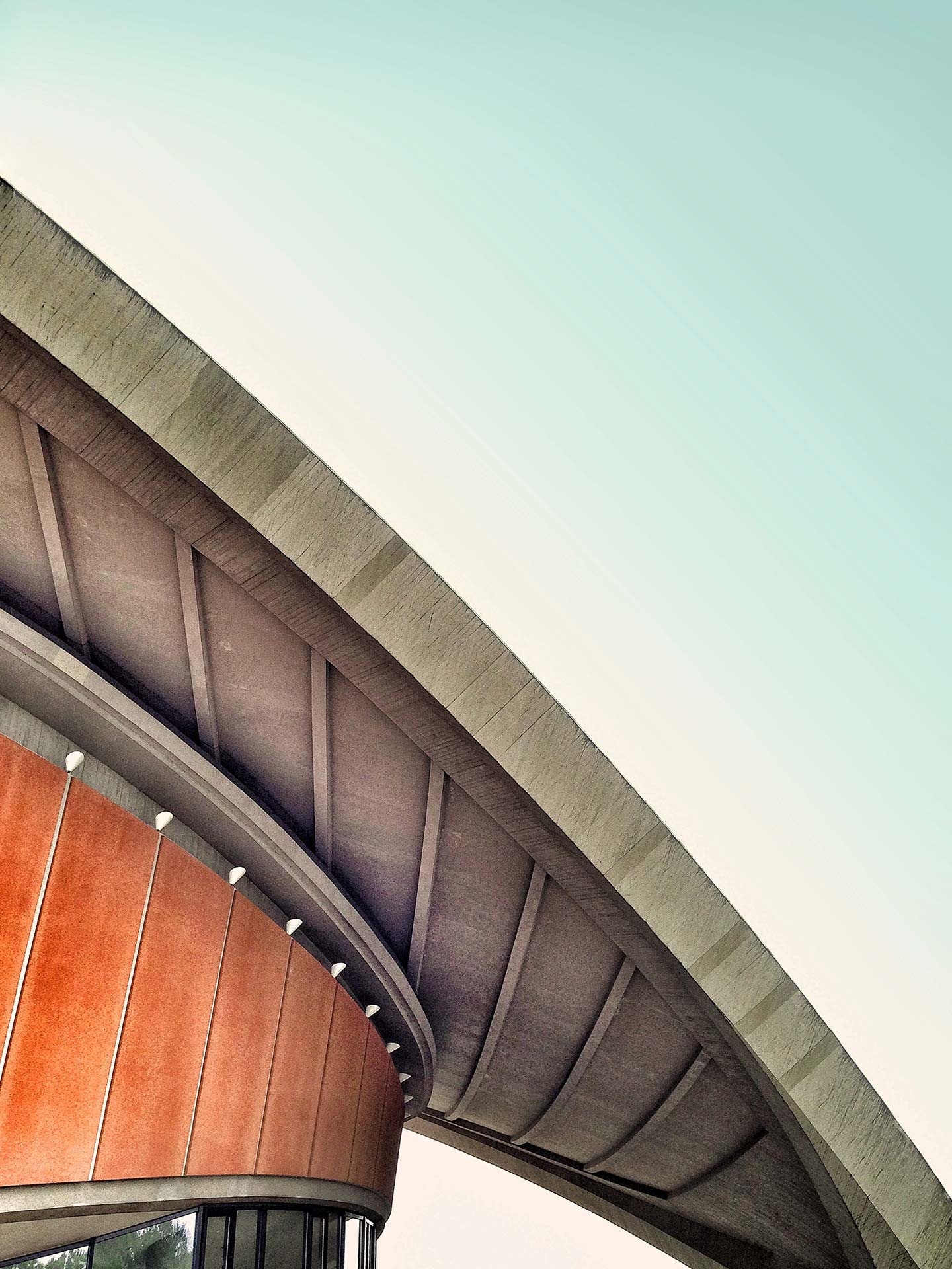 A close up of the bottom part of an arch.